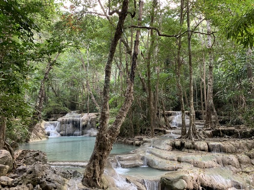 Národní park Erawan - kaskáda vodopádů, kde je možné se koupat